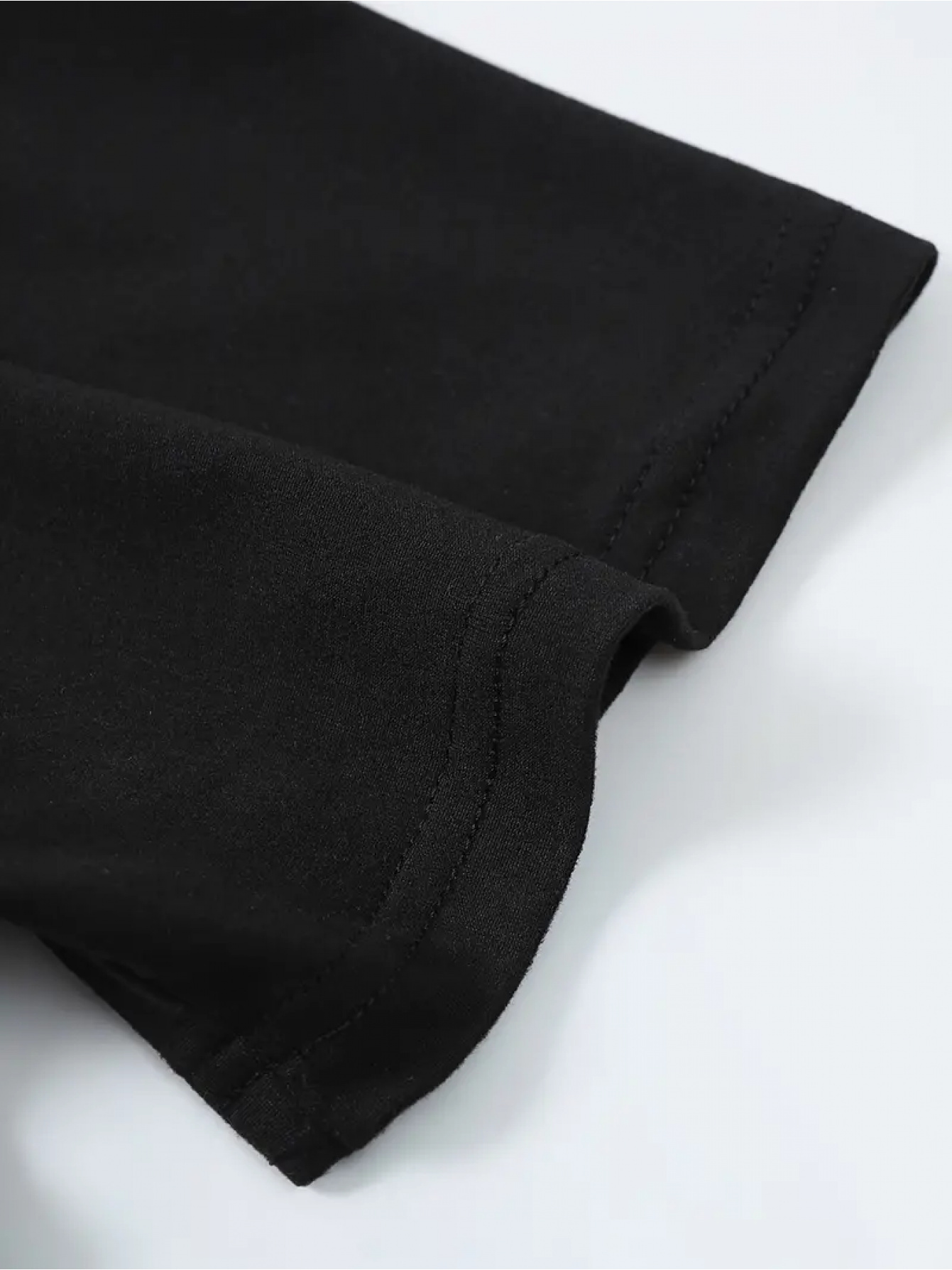 T-shirt noir pour homme avec impression graphique audacieuse "Obey" - Col rond décontracté, manches courtes, tissu tricoté extensible moyen, parfait pour une tenue décontractée, t-shirt de tous les jours | T-shirt graphique audacieux | Tissu extensible moyen – Image 3